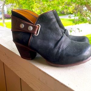 Fluevog ankle boots
